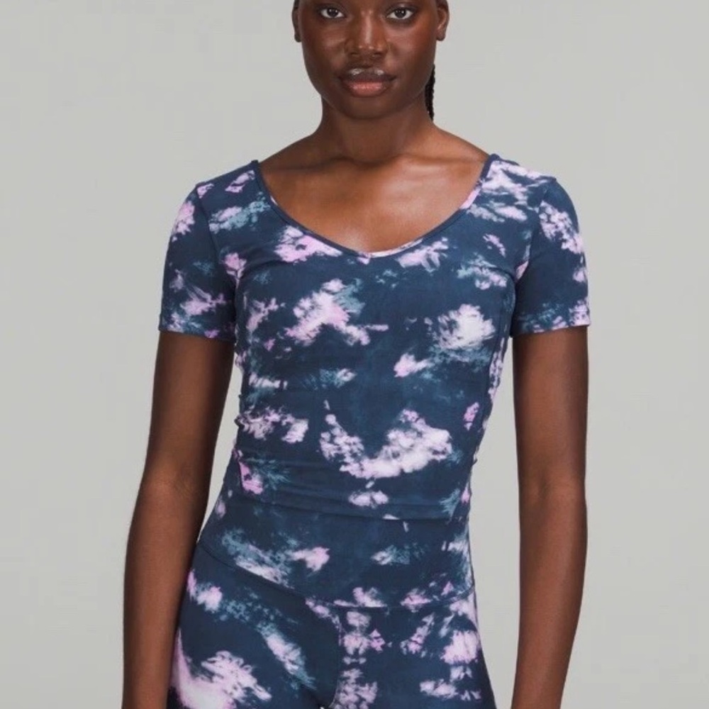 Lululemon Women’s Navy Blue and Light Pink Tie-Dye Short Sleeve Top
